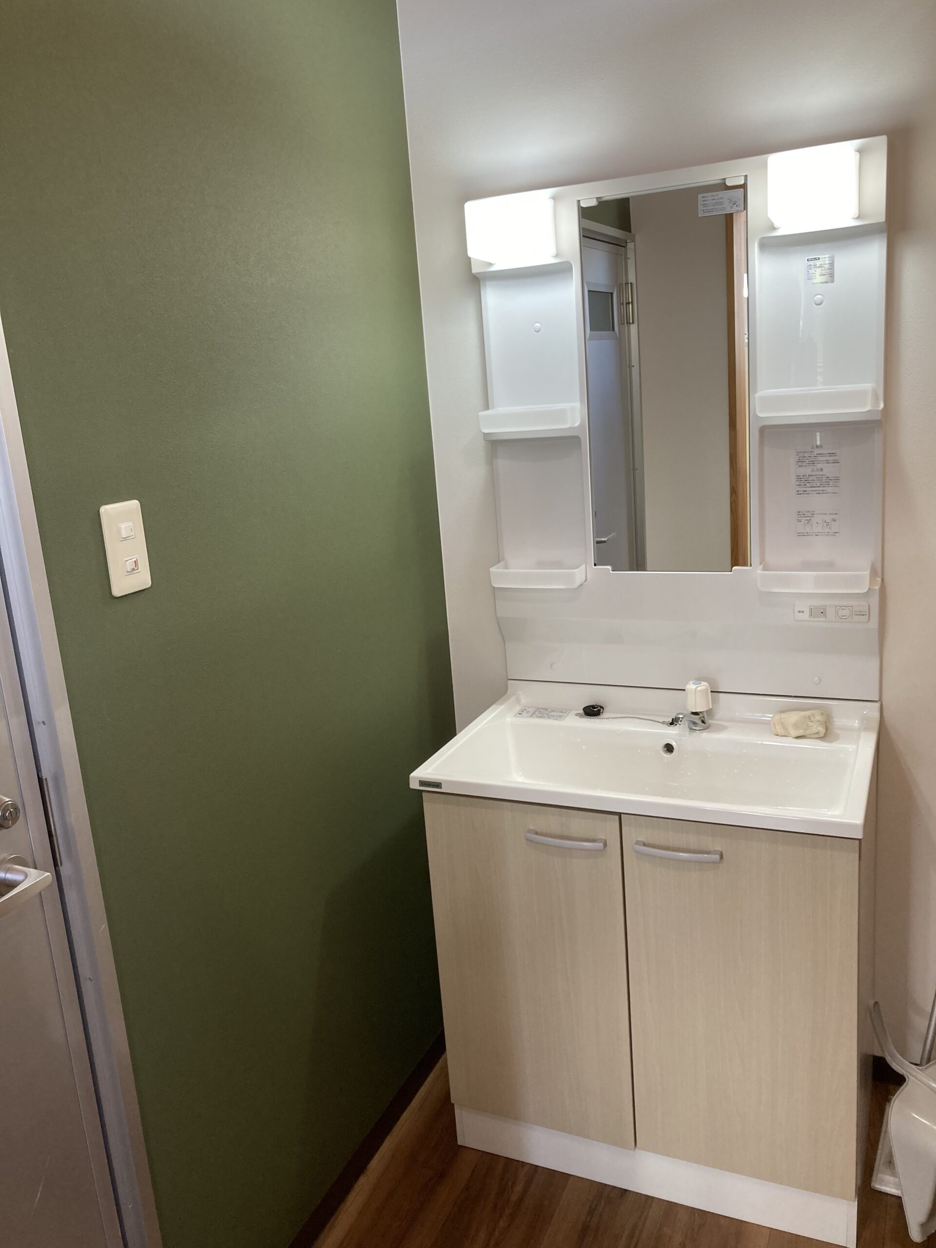 新しい洗面台が設置され